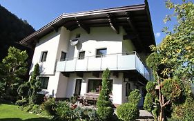 Cozy Apartment in Aschau im Zillertal near Ski Lift